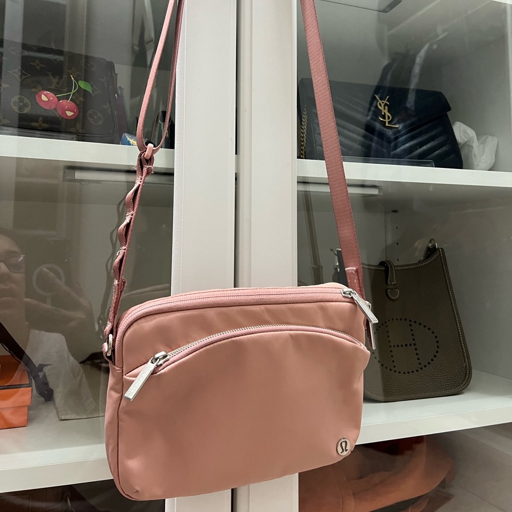 Lululemon City Adventurer Crossbody Bag 2.5L - Picture 3 of 6